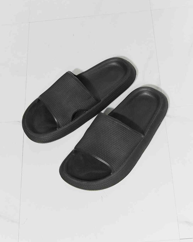 MMShoes Arms Around Me Open Toe Slide in Black