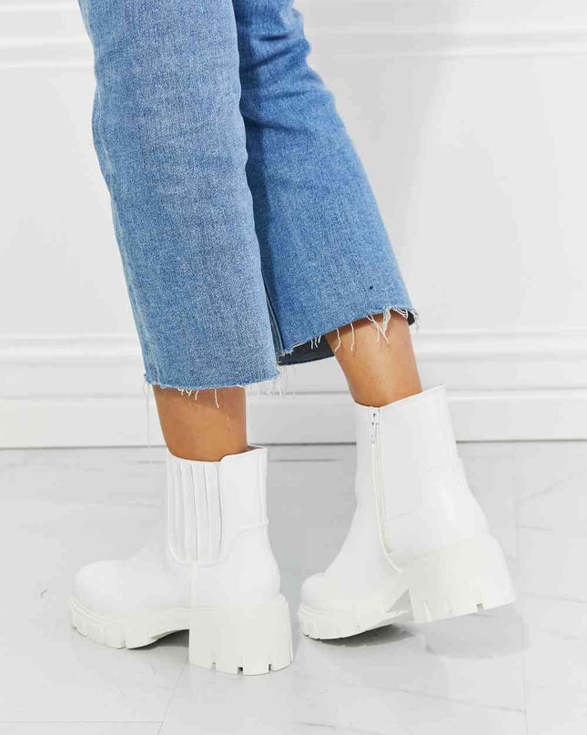 MMShoes What It Takes Lug Sole Chelsea Boots in White