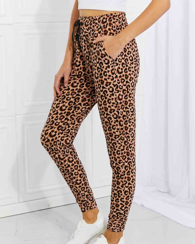 Leggings Depot Full Size Spotted Downtown Leopard Print Joggers