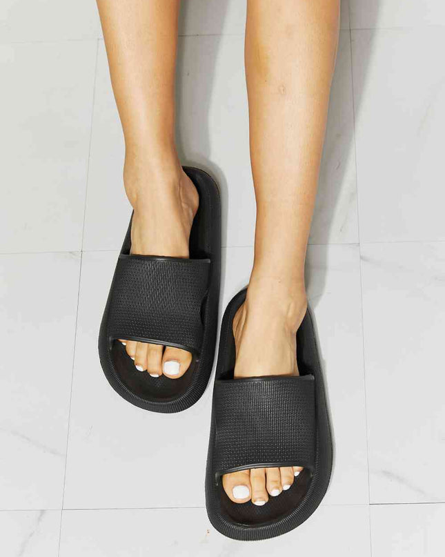 MMShoes Arms Around Me Open Toe Slide in Black